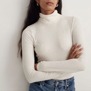 Madewell Ribbed Turtleneck Top in Antique Cream size M